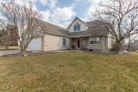9 Sable Oaks Ct, Bloomington, IL 61704