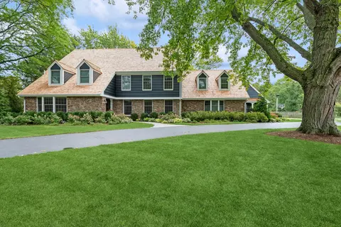 201 Old Mill Rd, Lake Forest, IL 60045