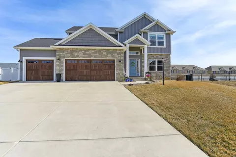 812 Cole Ln, Mahomet, IL 61853