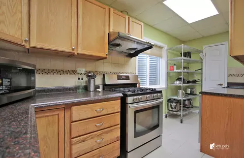 Kitchen - 1445 Sutton Pl, Gurnee, IL 60031 photo 4 of 4