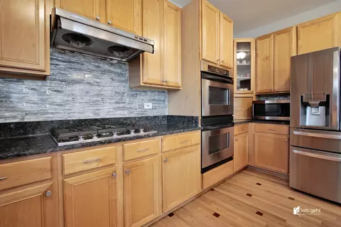Kitchen - 1445 Sutton Pl, Gurnee, IL 60031 photo 1 of 4