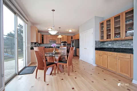 Dining - 1445 Sutton Pl, Gurnee, IL 60031 photo 2 of 2