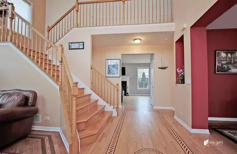Entry Way - 1445 Sutton Pl, Gurnee, IL 60031 photo 2 of 3