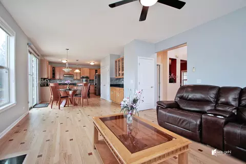 Living - 1445 Sutton Pl, Gurnee, IL 60031 photo 3 of 8