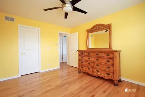 Bedroom - 1445 Sutton Pl, Gurnee, IL 60031 photo 4 of 6