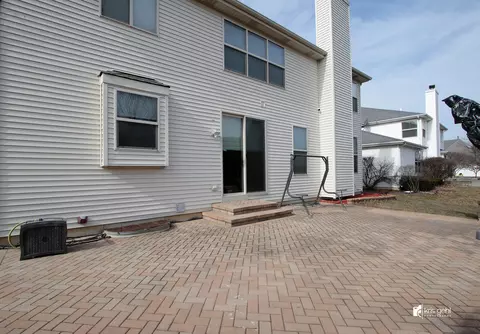 Exterior - 1445 Sutton Pl, Gurnee, IL 60031 photo 6 of 7