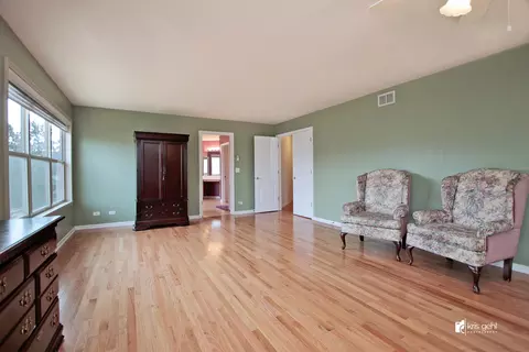 Living - 1445 Sutton Pl, Gurnee, IL 60031 photo 4 of 8