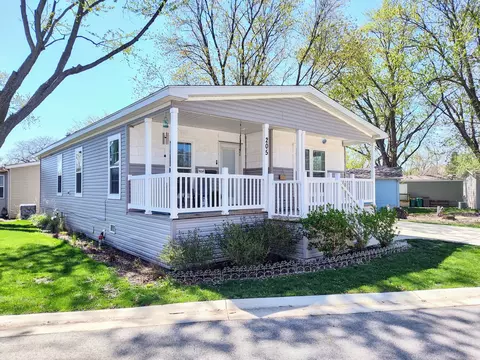 205 Tollview Rd, Elgin, IL 60123