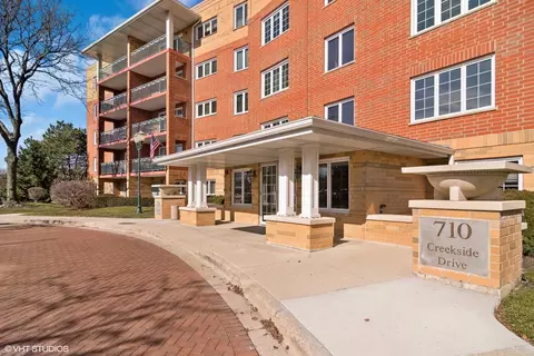 710 Creekside Dr #105, Mount Prospect, IL 60056