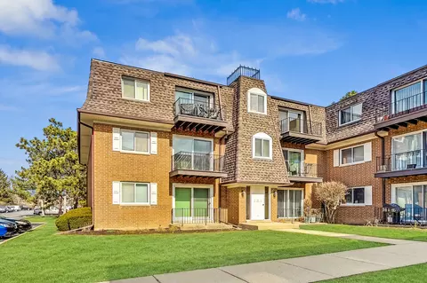 1907 W Golf Rd #3B, Mount Prospect, IL 60056