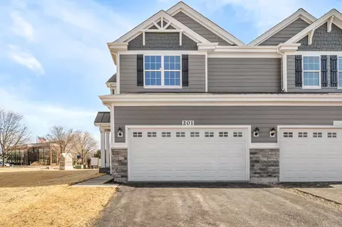 209 Charlestowne Dr, Saint Charles, IL 60174