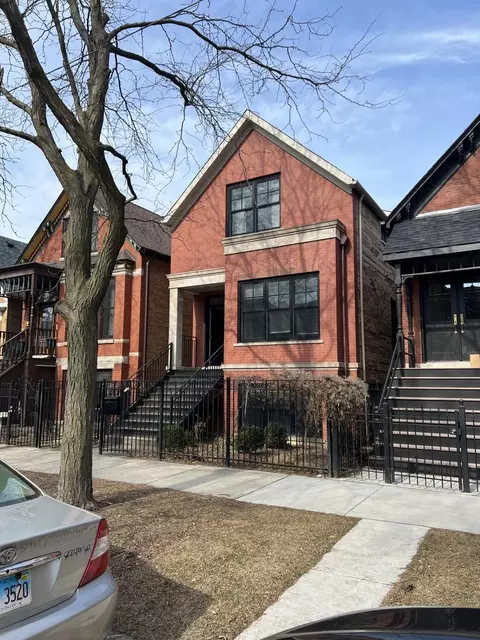 2018 W Walton St, Chicago, IL 60622