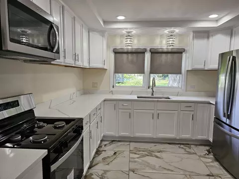 Kitchen - 4838 135th St, Crestwood, IL 60445 photo 4 of 4