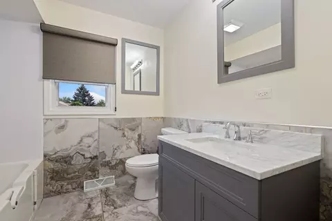 Bath - 4838 135th St, Crestwood, IL 60445 photo 2 of 2