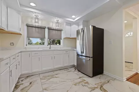 Kitchen - 4838 135th St, Crestwood, IL 60445 photo 2 of 4