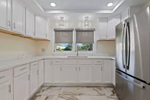 Kitchen - 4838 135th St, Crestwood, IL 60445 photo 1 of 4