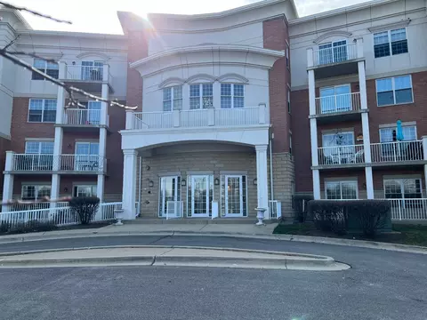 701 W Rand Rd #138, Arlington Heights, IL 60004