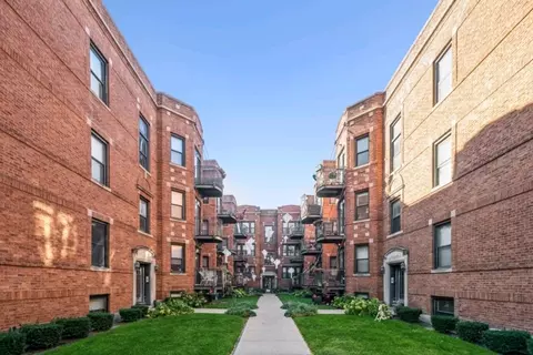 1329 W North Shore Ave #2E, Chicago, IL 60626
