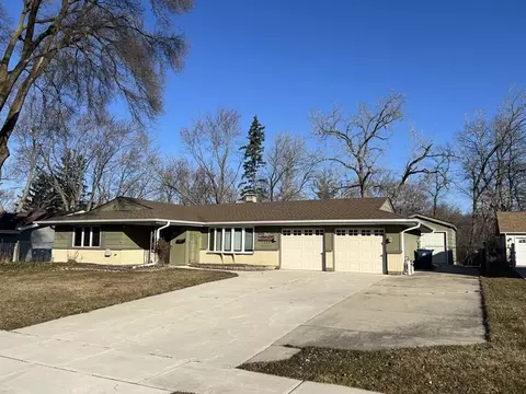 1522 Hartmann Dr, Schaumburg, IL 60193
