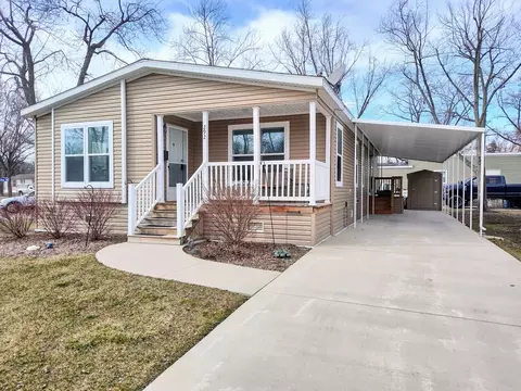 292 Bayview Rd, Elgin, IL 60123