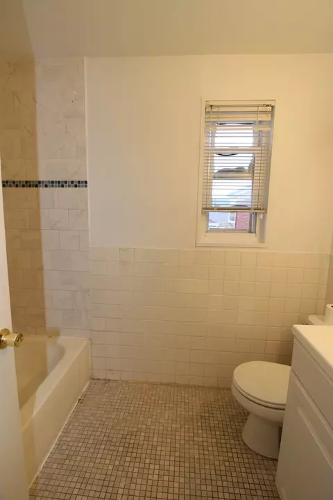 Bath - 3801 W Devon Ave, Chicago, IL 60659 photo 3 of 3