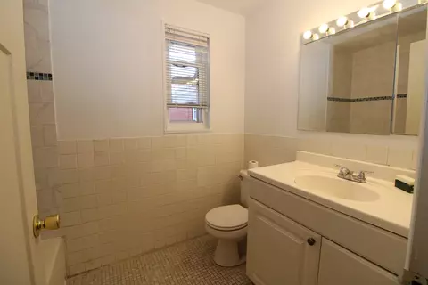 Bath - 3801 W Devon Ave, Chicago, IL 60659 photo 2 of 3