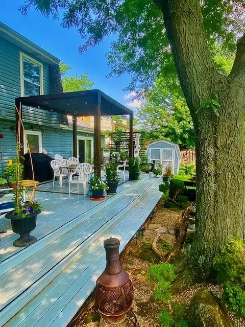 Exterior - 1070 Durham Dr, Wheaton, IL 60189 photo 5 of 10