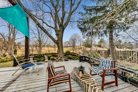 Exterior - 1070 Durham Dr, Wheaton, IL 60189 photo 8 of 10