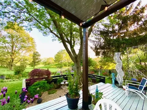 Exterior - 1070 Durham Dr, Wheaton, IL 60189 photo 6 of 10