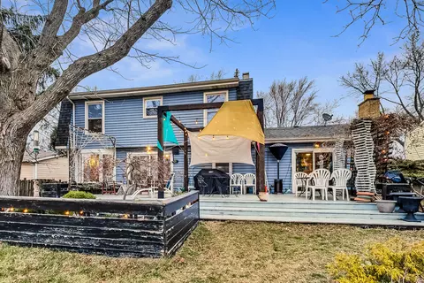 Exterior - 1070 Durham Dr, Wheaton, IL 60189 photo 10 of 10