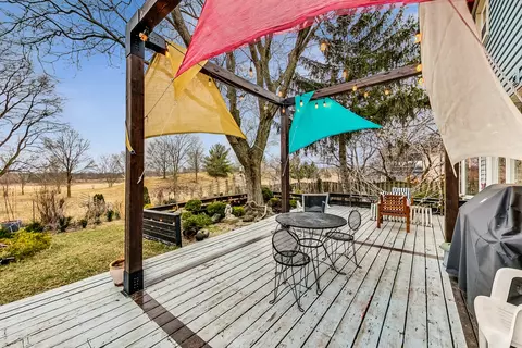 Exterior - 1070 Durham Dr, Wheaton, IL 60189 photo 9 of 10
