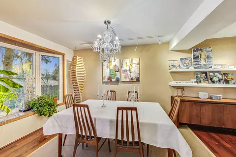 Dining - 1070 Durham Dr, Wheaton, IL 60189 photo 4 of 4