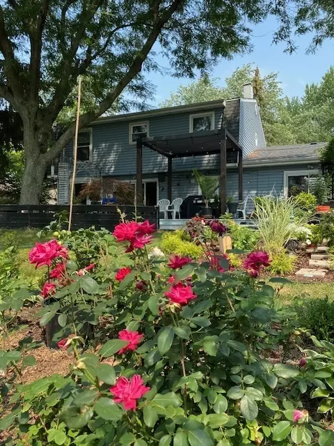 Exterior - 1070 Durham Dr, Wheaton, IL 60189 photo 3 of 10