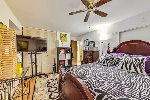 Bedroom - 1070 Durham Dr, Wheaton, IL 60189 photo 5 of 9
