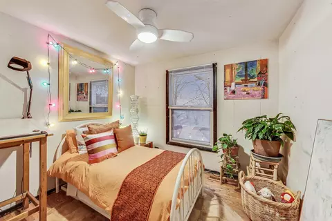 Bedroom - 1070 Durham Dr, Wheaton, IL 60189 photo 4 of 9