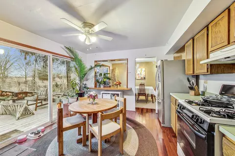 Dining - 1070 Durham Dr, Wheaton, IL 60189 photo 1 of 4