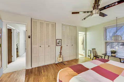 Bedroom - 1070 Durham Dr, Wheaton, IL 60189 photo 2 of 9