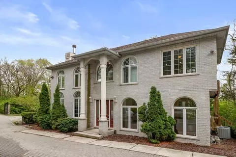 10 S700 Garfield St, Burr Ridge, IL 60527