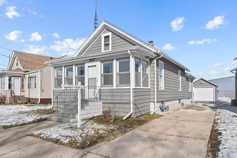 907 Jericho Rd, Aurora, IL 60506