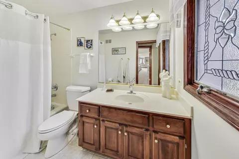 Bath - 1297 Prestwick Ln, Itasca, IL 60143 photo 6 of 7