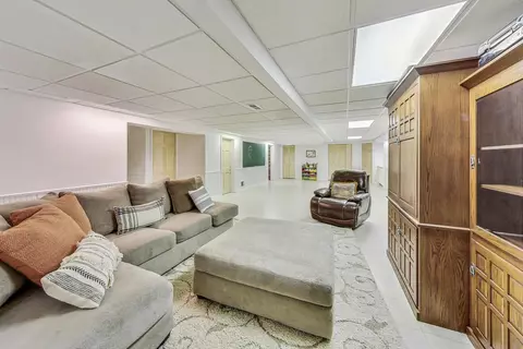 Living - 1297 Prestwick Ln, Itasca, IL 60143 photo 4 of 5