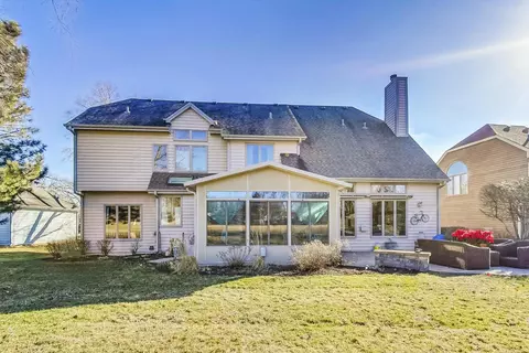 Exterior - 1297 Prestwick Ln, Itasca, IL 60143 photo 4 of 8
