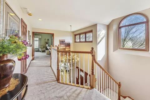 Entry Way - 1297 Prestwick Ln, Itasca, IL 60143 photo 2 of 4