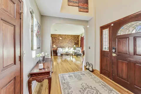 Entry Way - 1297 Prestwick Ln, Itasca, IL 60143 photo 1 of 4