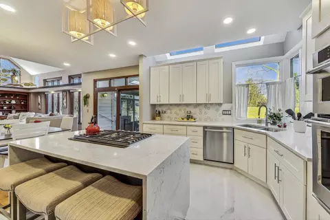 Kitchen - 1297 Prestwick Ln, Itasca, IL 60143 photo 3 of 4