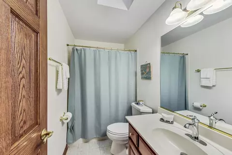 Bath - 1297 Prestwick Ln, Itasca, IL 60143 photo 5 of 7