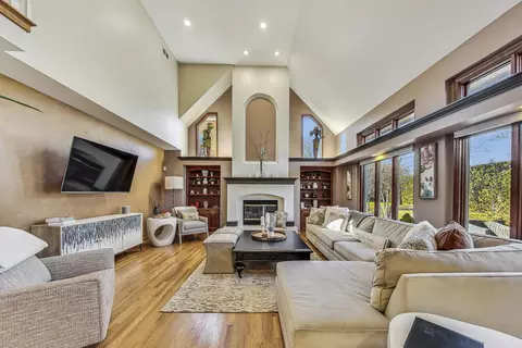 Living - 1297 Prestwick Ln, Itasca, IL 60143 photo 1 of 5