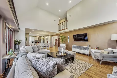 Living - 1297 Prestwick Ln, Itasca, IL 60143 photo 3 of 5