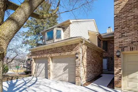 103 Kenston Ct, Geneva, IL 60134