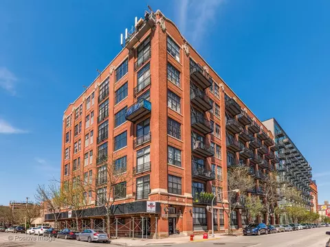 1250 W Van Buren St #205, Chicago, IL 60607
